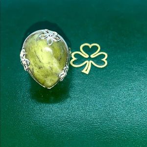 ☘️ beautiful vintage green stone 925 ring ☘️